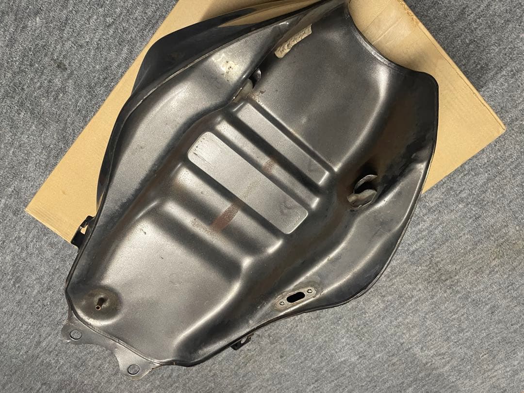 SUZUKI gsx-250 刀　バイクタンク 黒