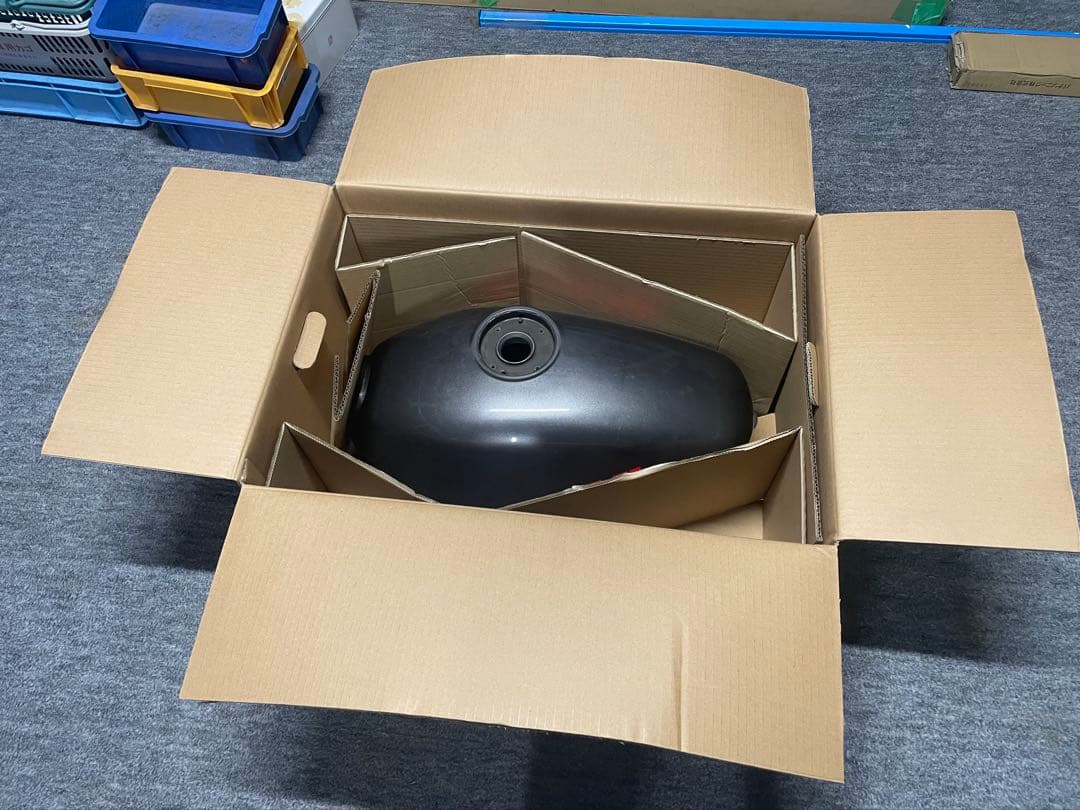 SUZUKI gsx-250 刀　バイクタンク 黒