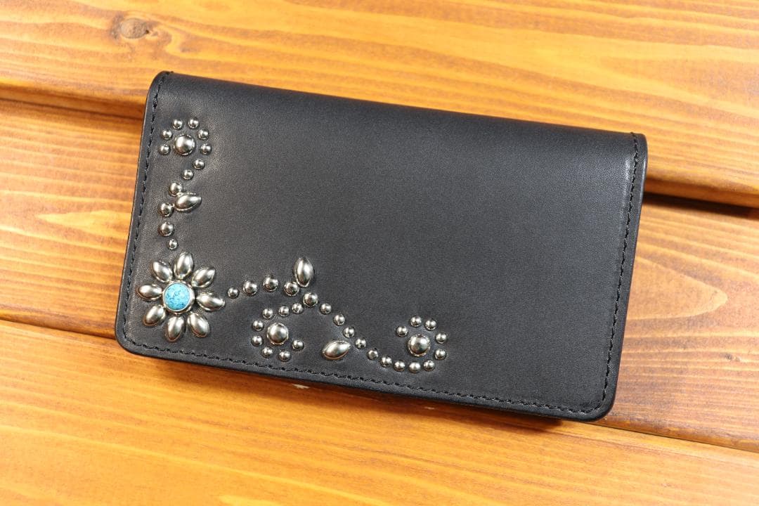 スタッズ ミドルウォレット 革黒 糸黒 栃木レザー使用