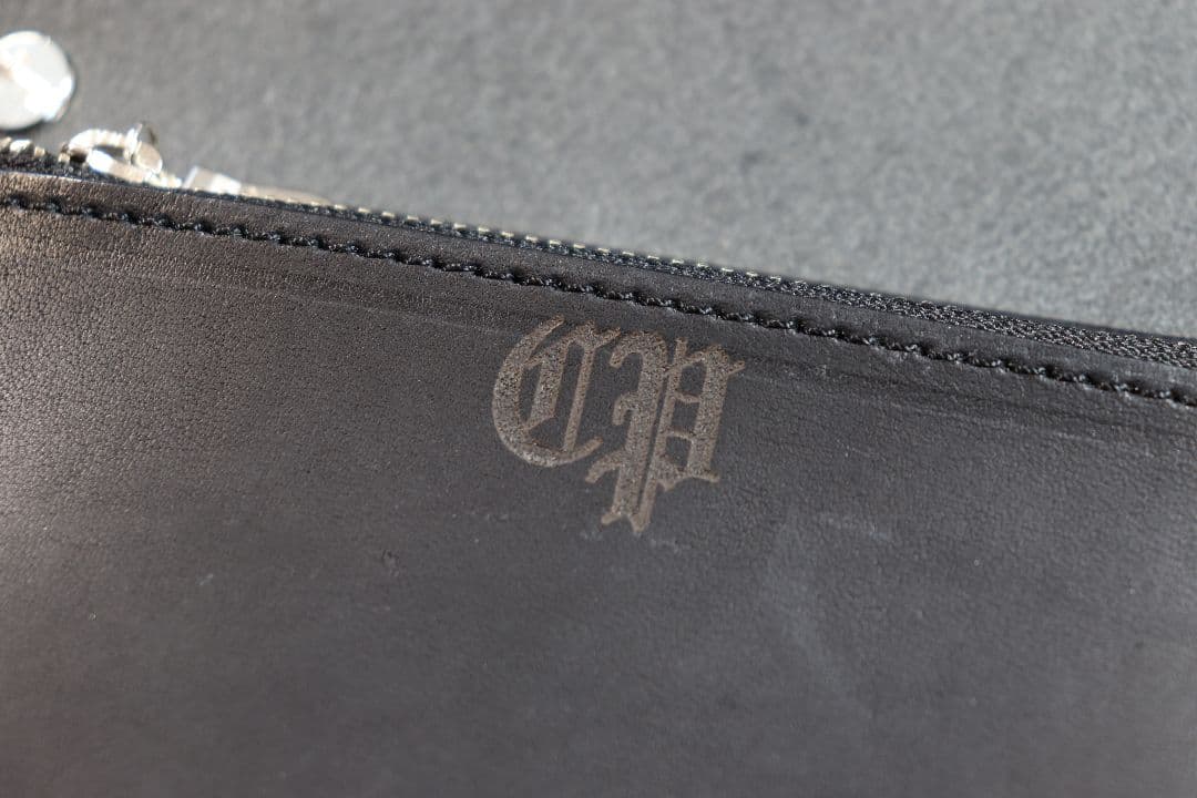 スタッズ ミドルウォレット 革黒 糸黒 栃木レザー使用