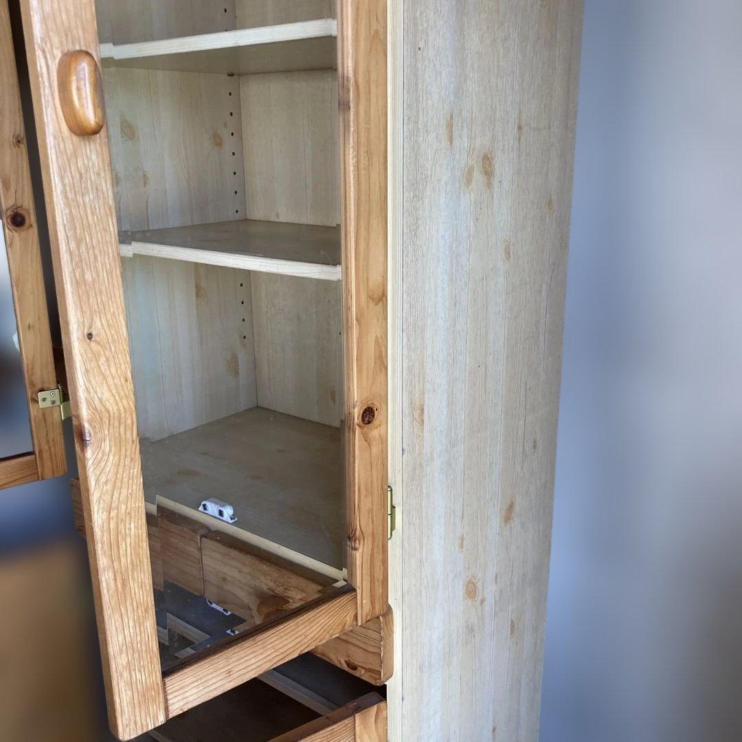 ガラス扉食器棚　パイン材