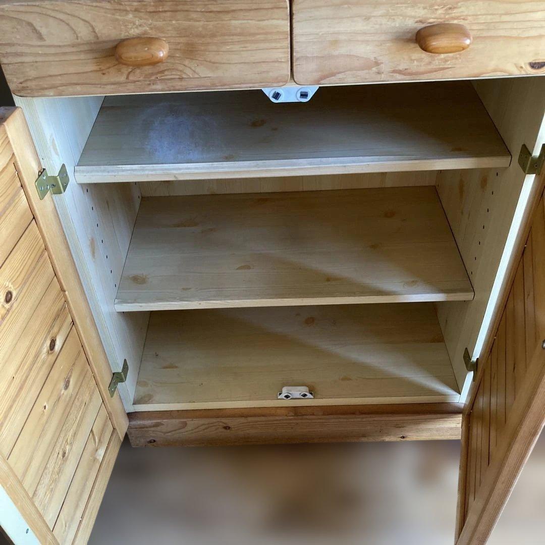 ガラス扉食器棚　パイン材