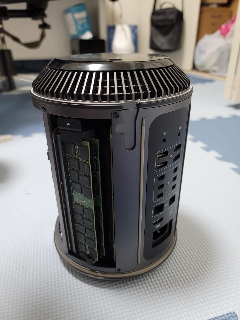 Mac Pro 2013 12コア2.7GHz メモ64GB D700x2