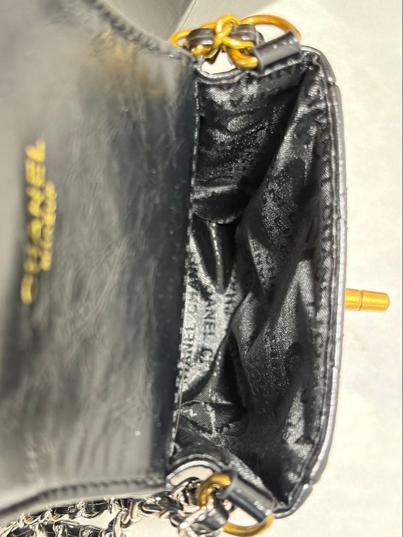 CHANELシャネルノベルティ　スマホショルダー　ケース