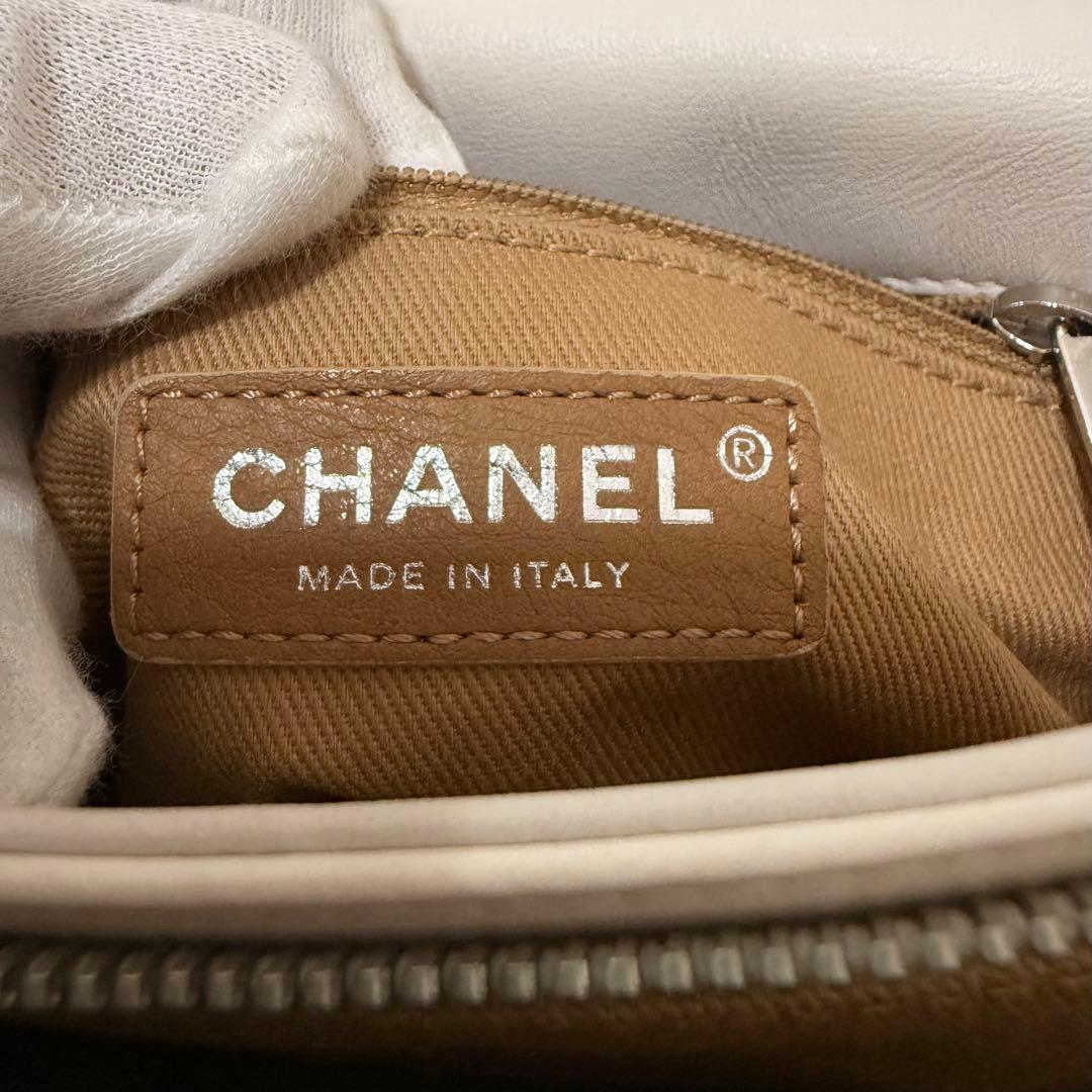 CHANEL シャネル ココマーク チェーン ショルダーバッグ マトラッセ 白