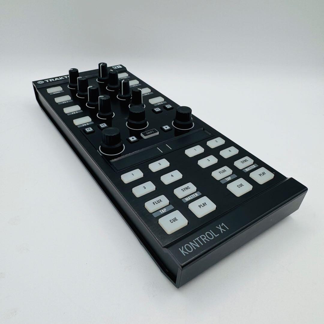 Traktor Kontrol X1 mk2 DJコントローラー