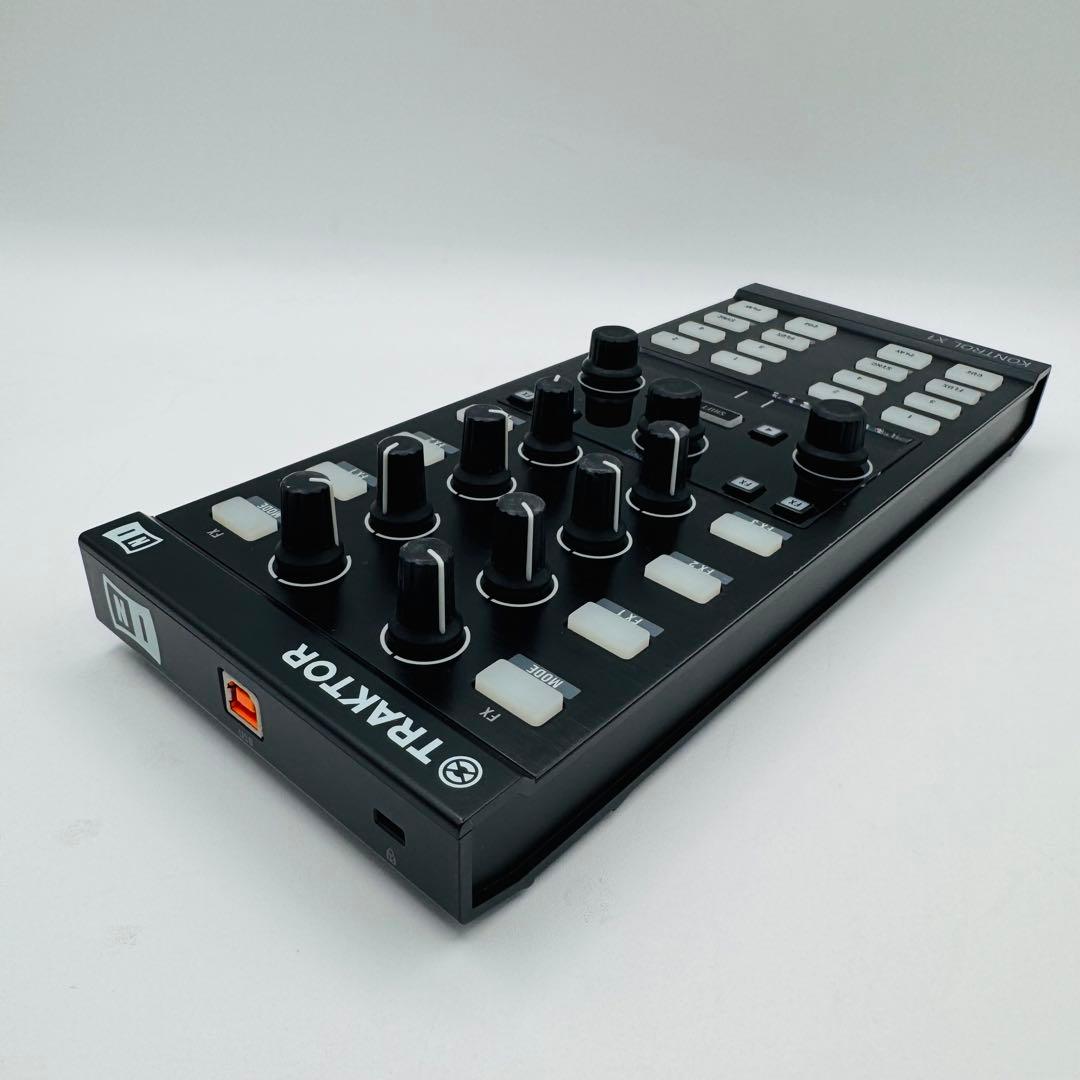 Traktor Kontrol X1 mk2 DJコントローラー