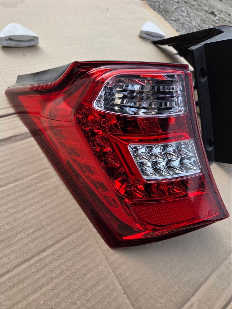 ホンダ　フリード GB3 社外品LEDテールレンズ