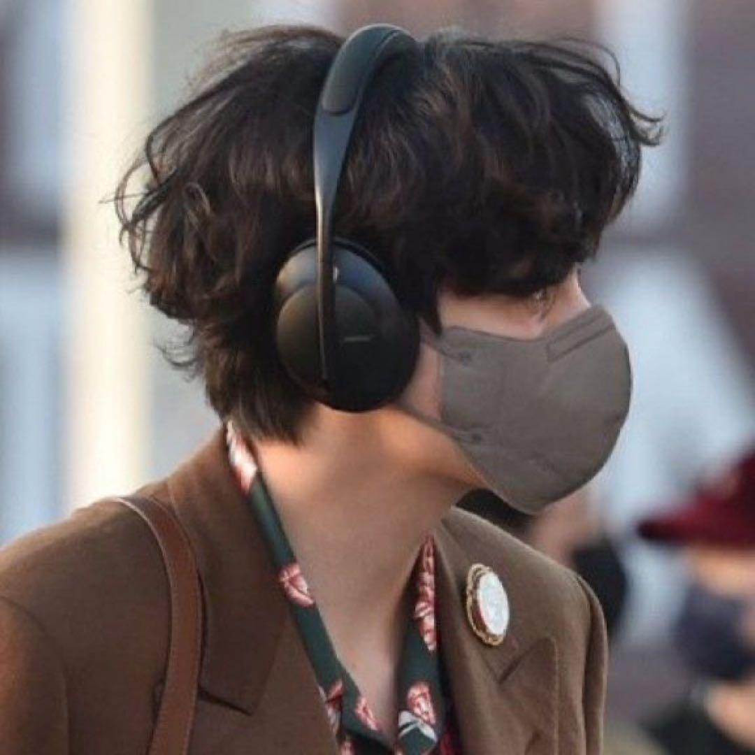 テテ着用Bose Noise Cancelling Headphones 700