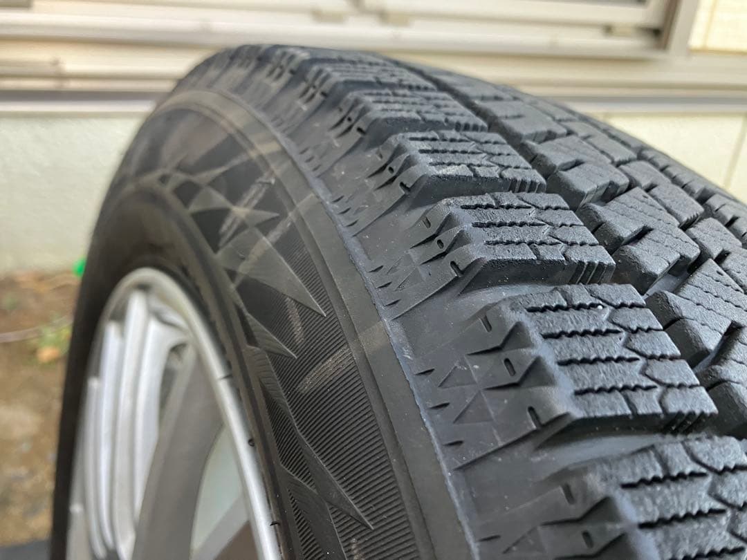 (2065) 22年製スタッドレスタイヤ社外アルミホイール付き2本①