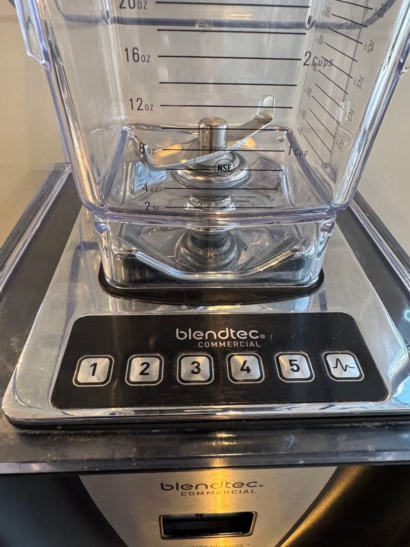 Blendtec 825 業務用ブレンダー 定価26万円 飲食店