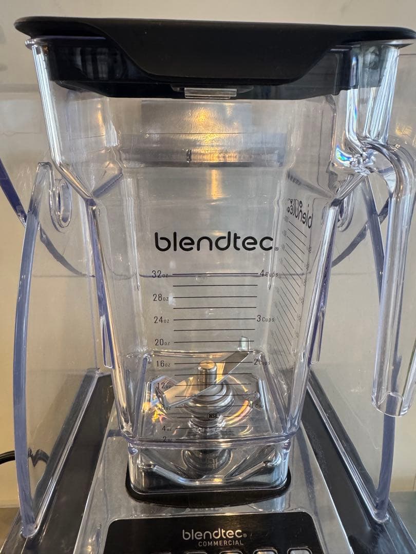 Blendtec 825 業務用ブレンダー 定価26万円 飲食店