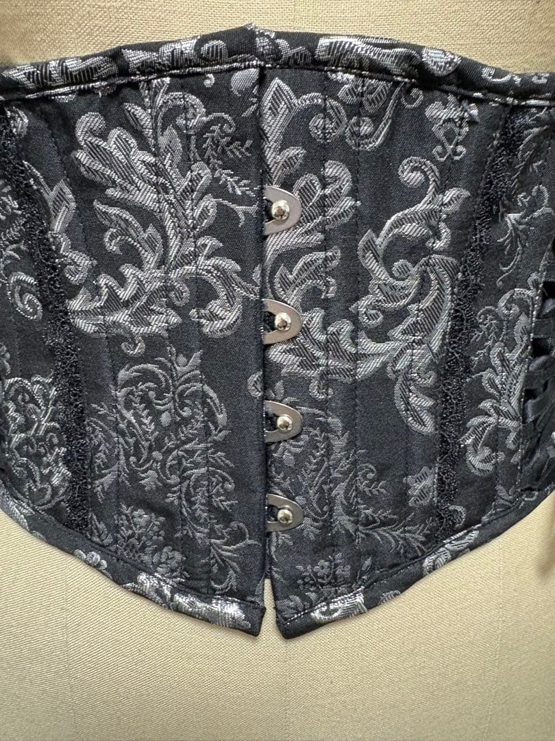 Atelier Pierrot 黒 花柄 コルセット