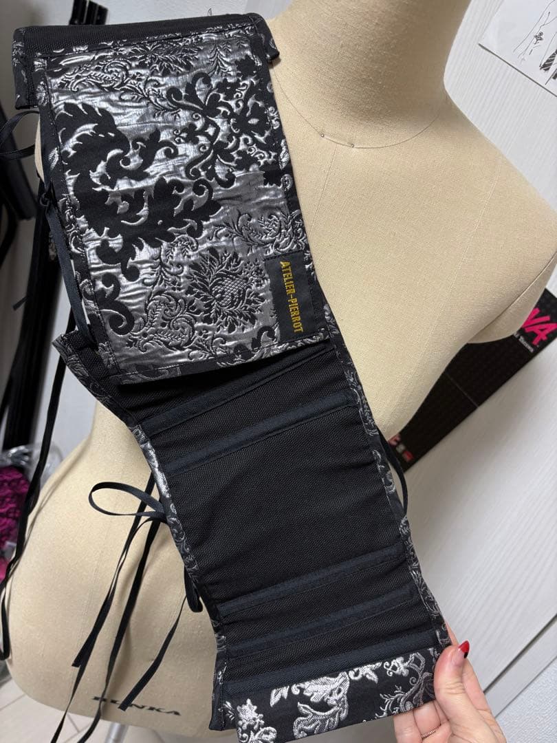 Atelier Pierrot 黒 花柄 コルセット