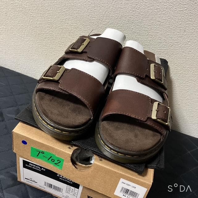【未使用】ドクターマーチン サンダル NIKOLAI 茶（プー102）