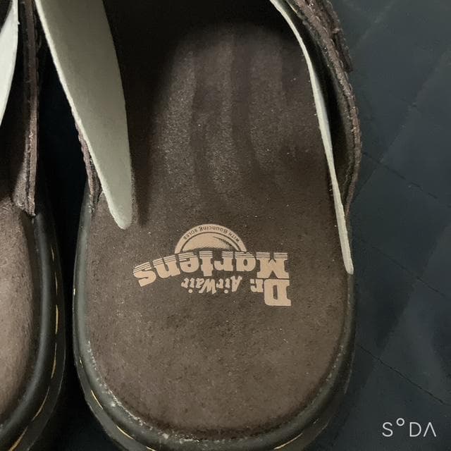 【未使用】ドクターマーチン サンダル NIKOLAI 茶（プー102）