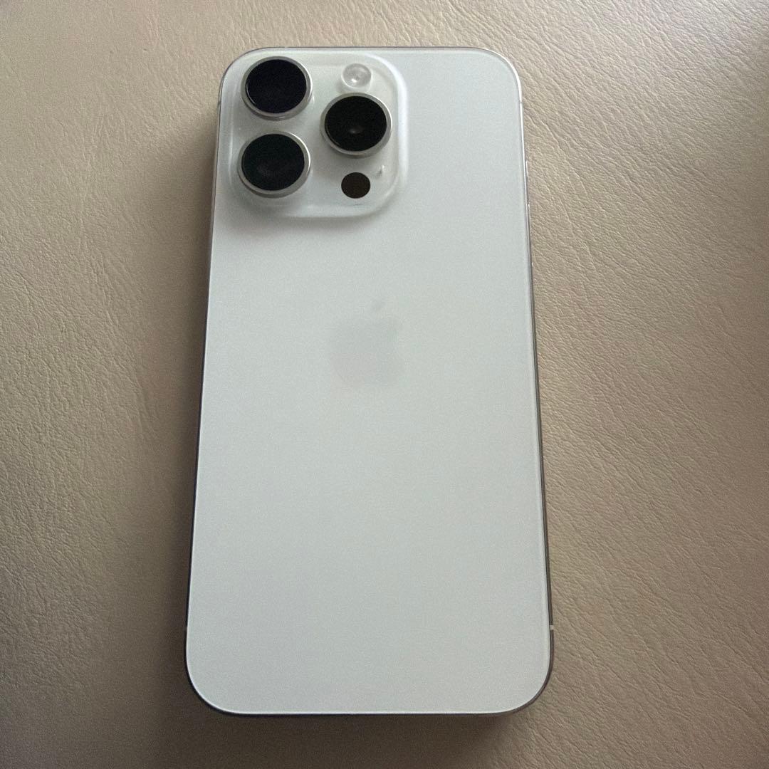 iPhone15pro 本体　白