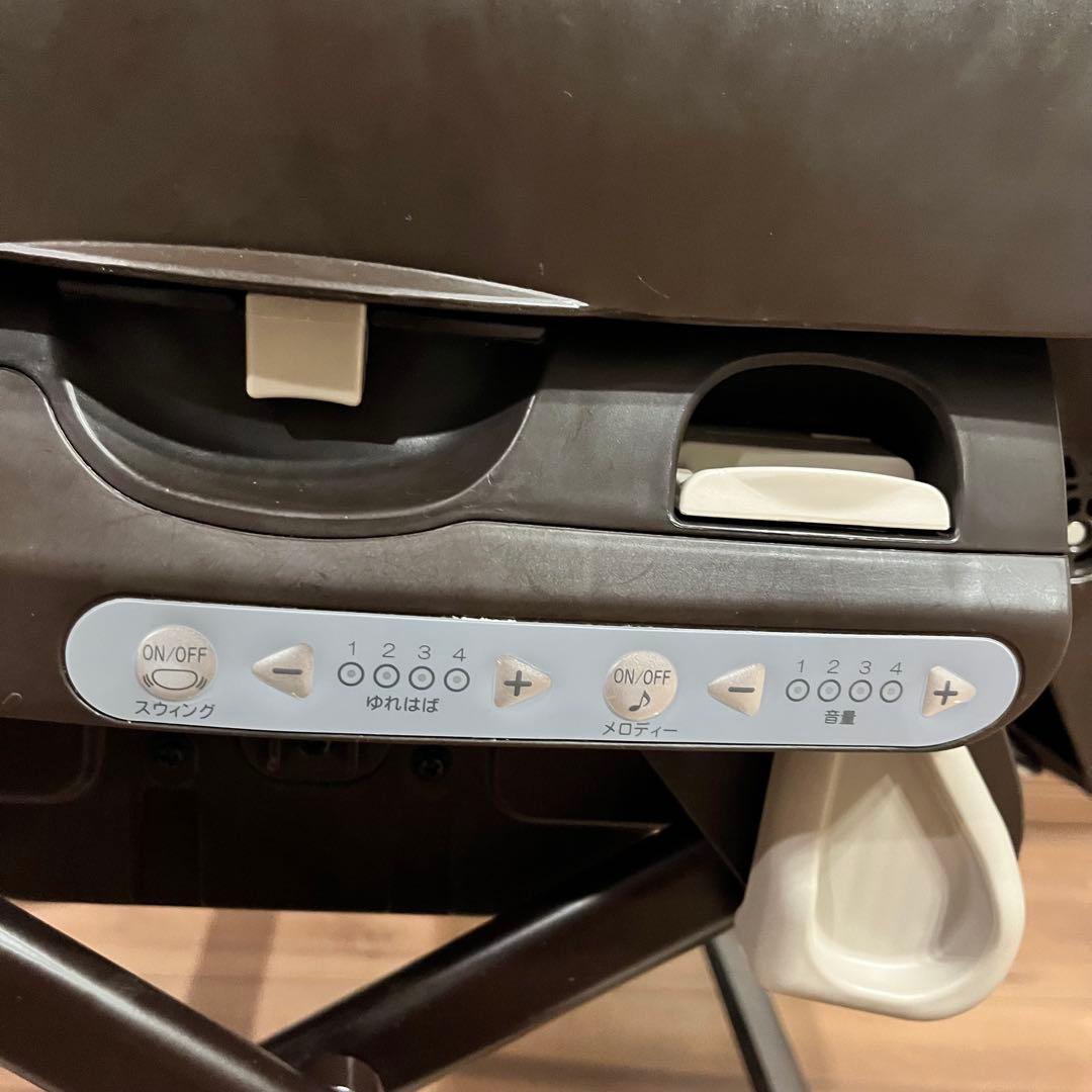 Combi ネムリラ4キャスAT スイングチェア　自動　ハイローチェア