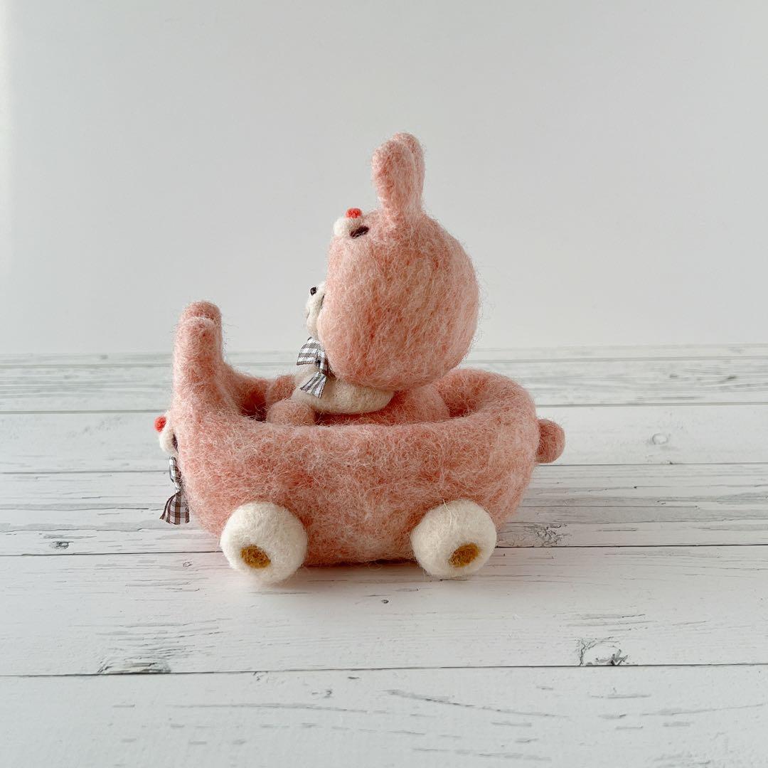 うさぎカーのうさくまちゃん　羊毛フェルト