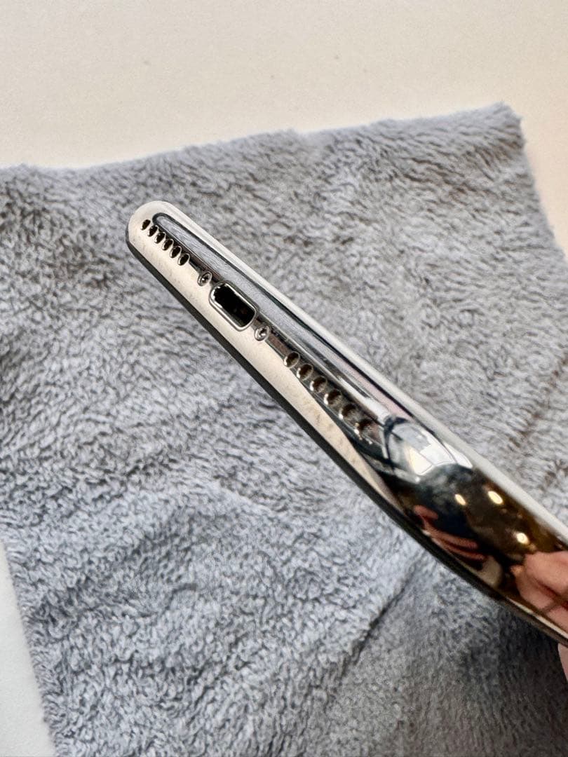 【美品】Apple iPhone X シルバー 256GB バッテリー残88%