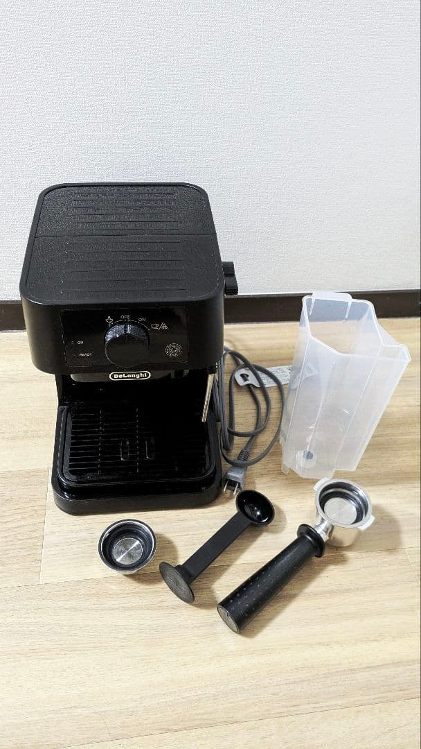 デロンギ エスプレッソマシン EC235J-BK ブラック