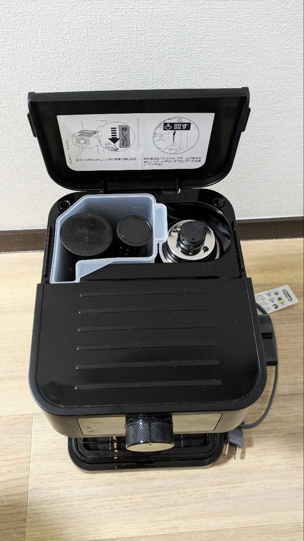 デロンギ エスプレッソマシン EC235J-BK ブラック