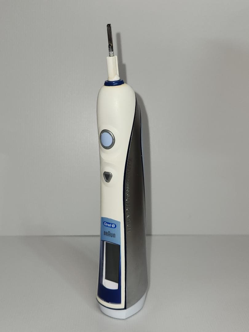 ブラウン BRAUN 電動歯ブラシ オーラルB 本体 歯間ブラシ４本 ブラシ３本