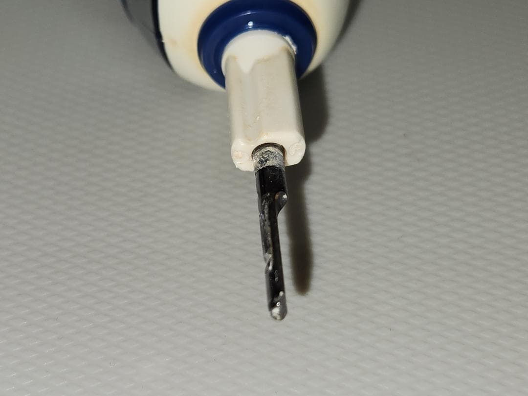 ブラウン BRAUN 電動歯ブラシ オーラルB 本体 歯間ブラシ４本 ブラシ３本