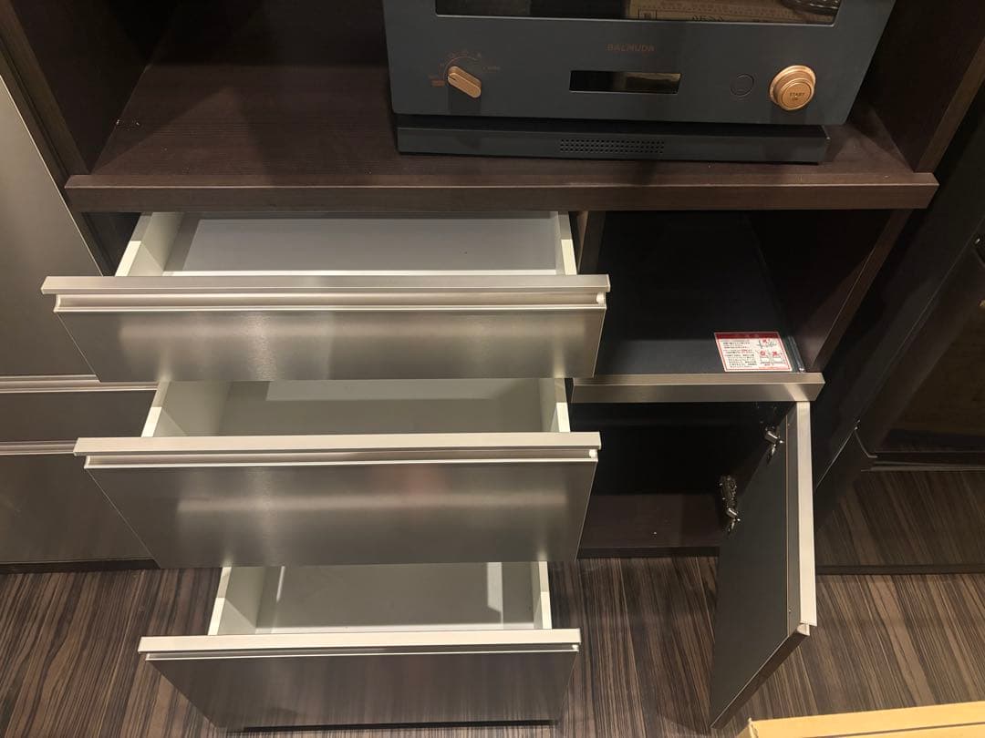 【新宿引取】食器棚＋キッチンボードセット シルバー 2〜3年使用 美品 配送可