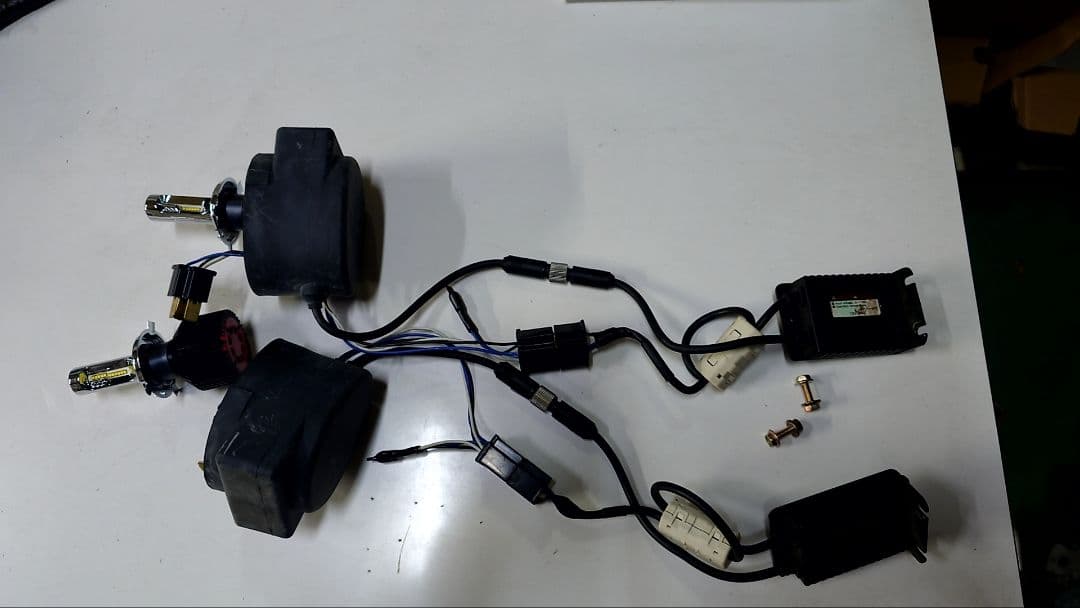 LEDヘッドライト H4 スマート　フォーフォー　フォーツー