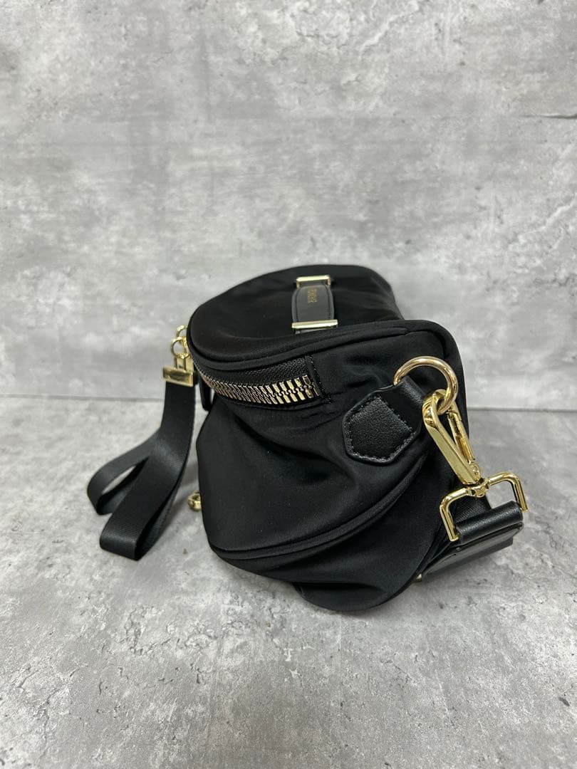 PECHINCHAR ペシンシャ メタルファスナーボディバッグ ショルダーバッグ