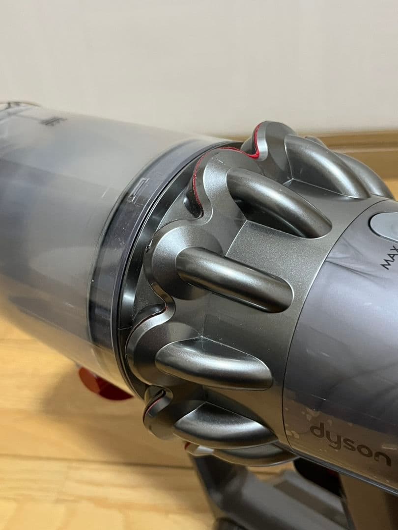 ジャンク DysonV10 Fluffy 掃除機 本体 付属品バッテリー劣化疑い