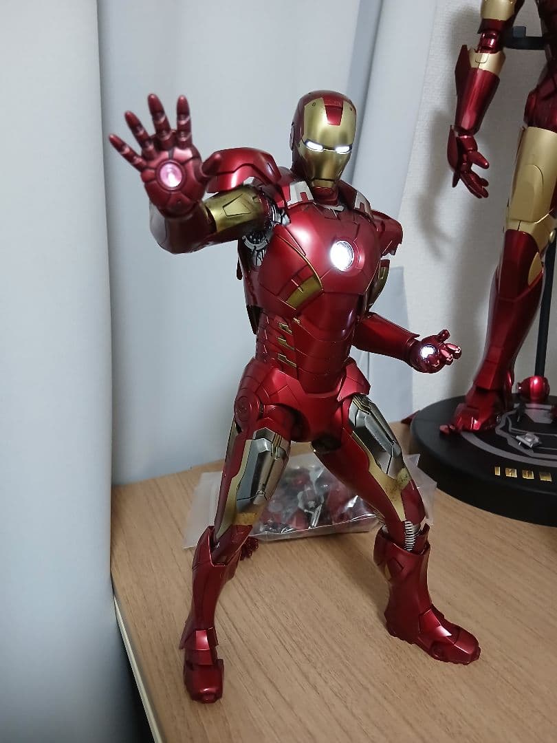 お*も様 ホットトイズアイアンマンマーク7 ダイキャスト