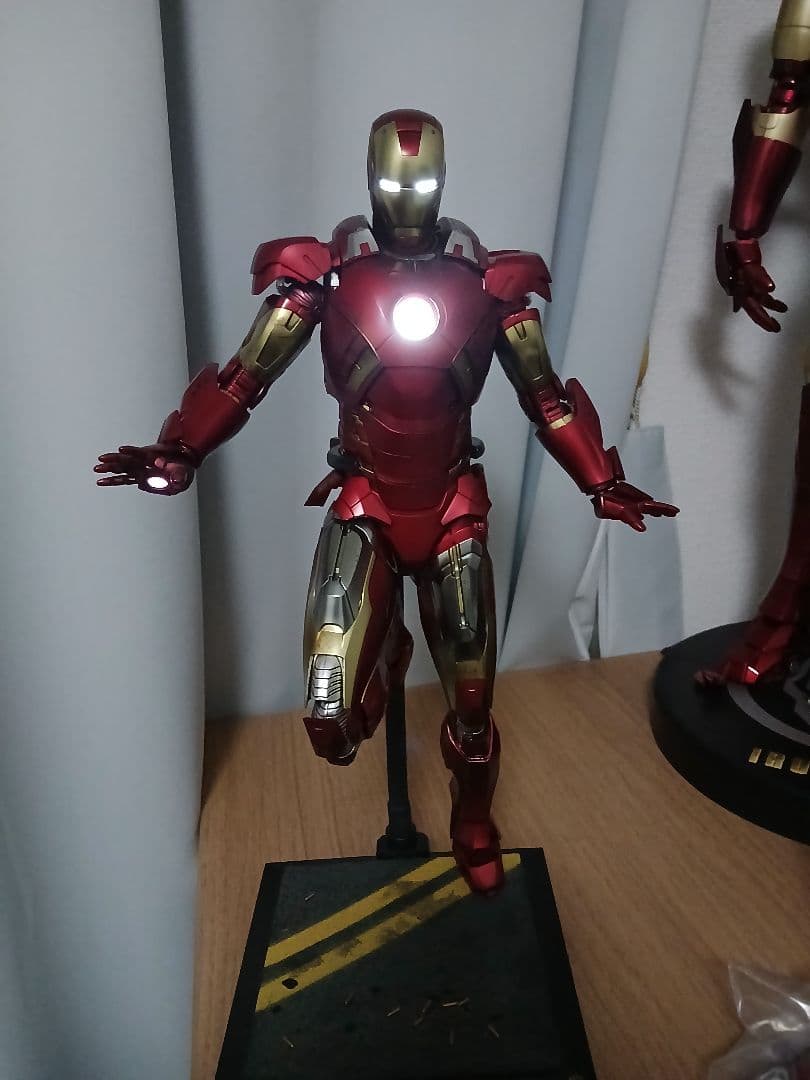 お*も様 ホットトイズアイアンマンマーク7 ダイキャスト