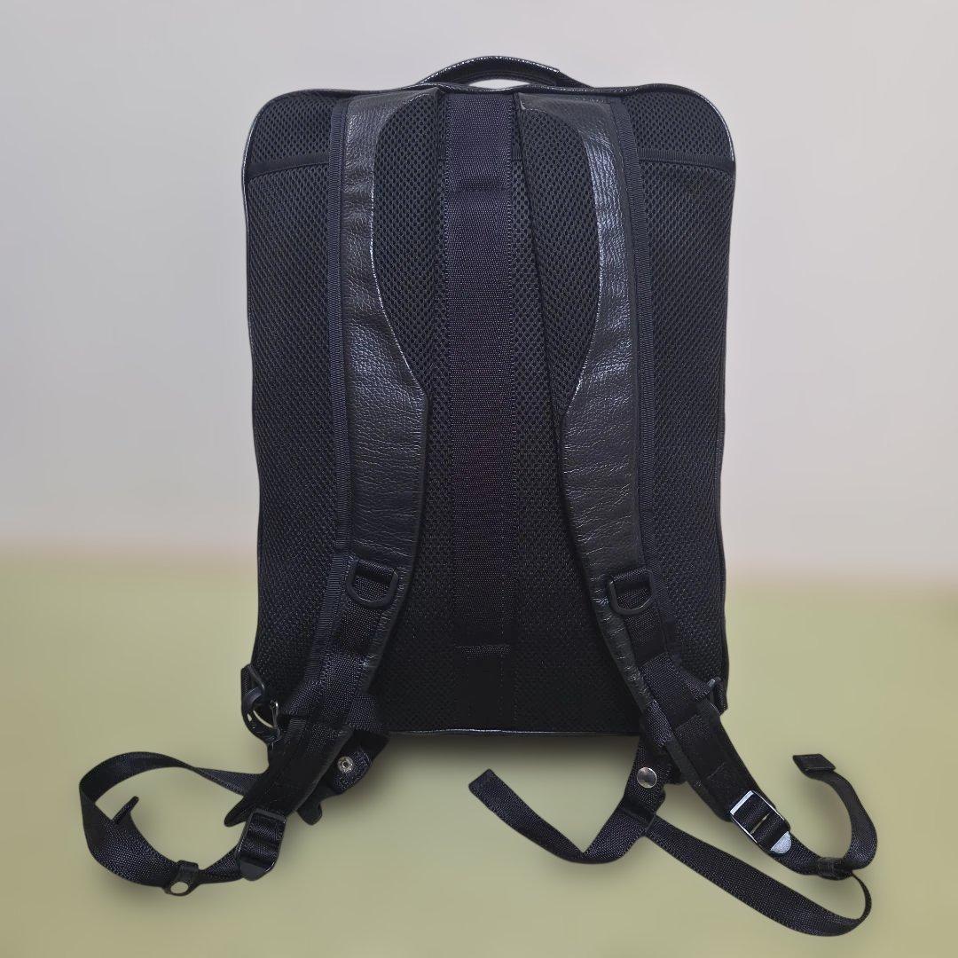未使用近い ウルティマトーキョー リュック　レザー シボ革 ブラック A4可