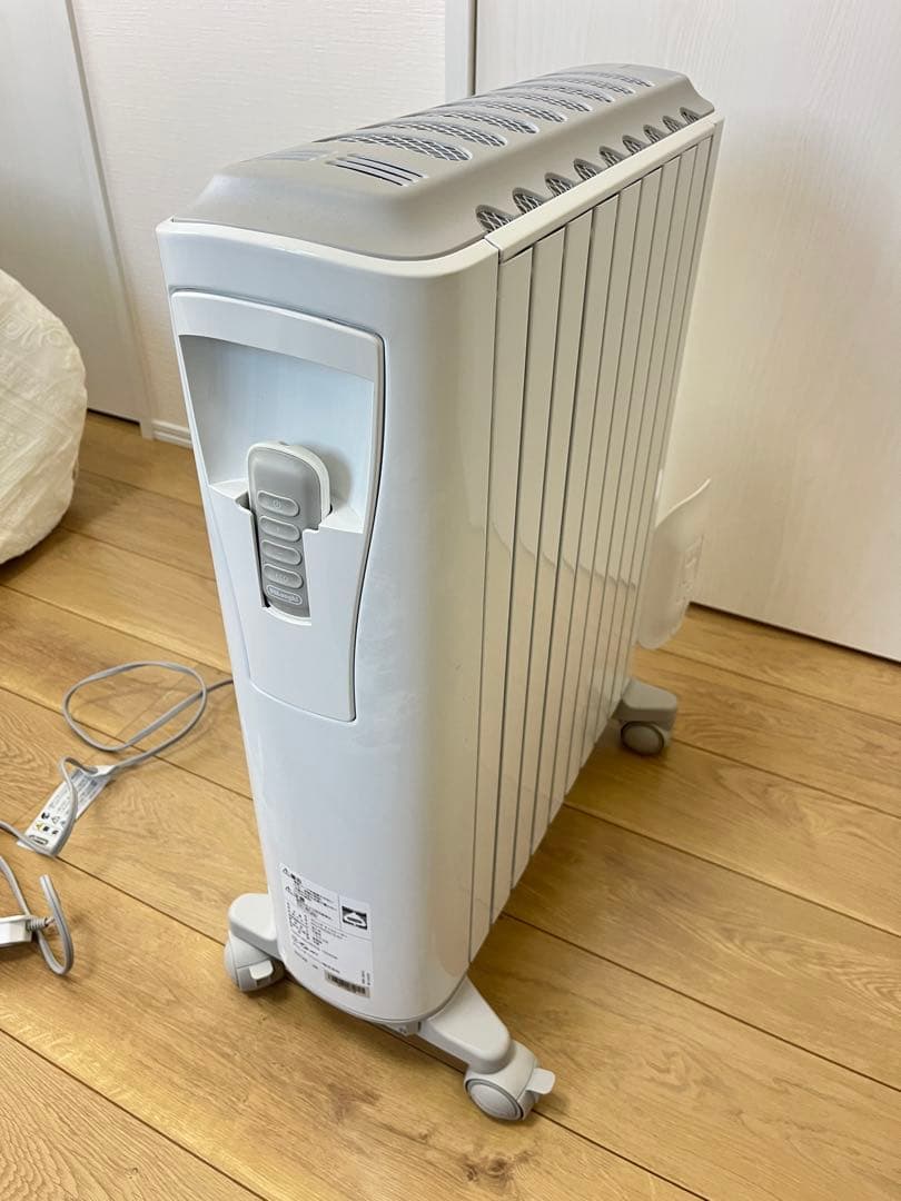 ※レモングラス※デロンギ オイルヒーター しっかり梱包のたのメル便発送