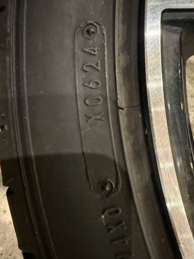 送料込み早い者勝ち　ノア　ヴォクシー 18インチホイール&バリ溝タイヤ