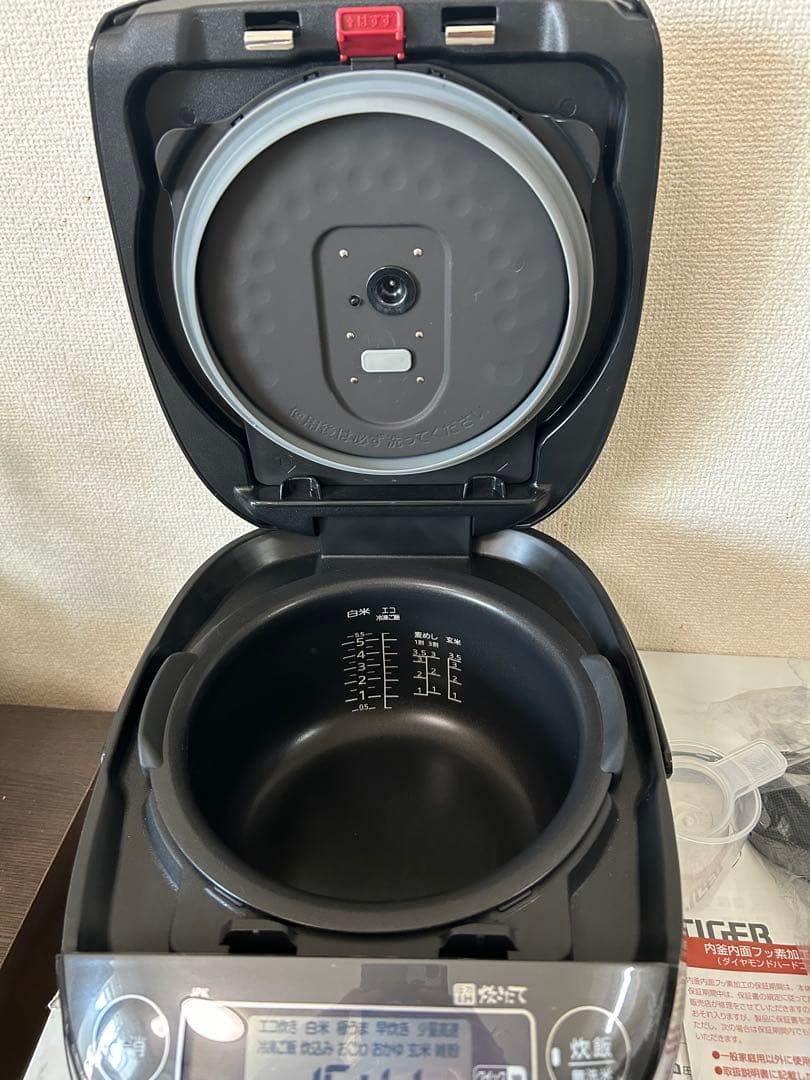 【展示未使用品】TIGER JPK-H100 ブラック 炊飯器 3.1L