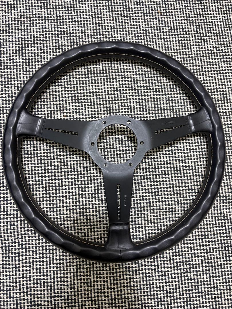 正規品　ナルディ クラシック ブラックレザー＆ブラックスポーク 360mm