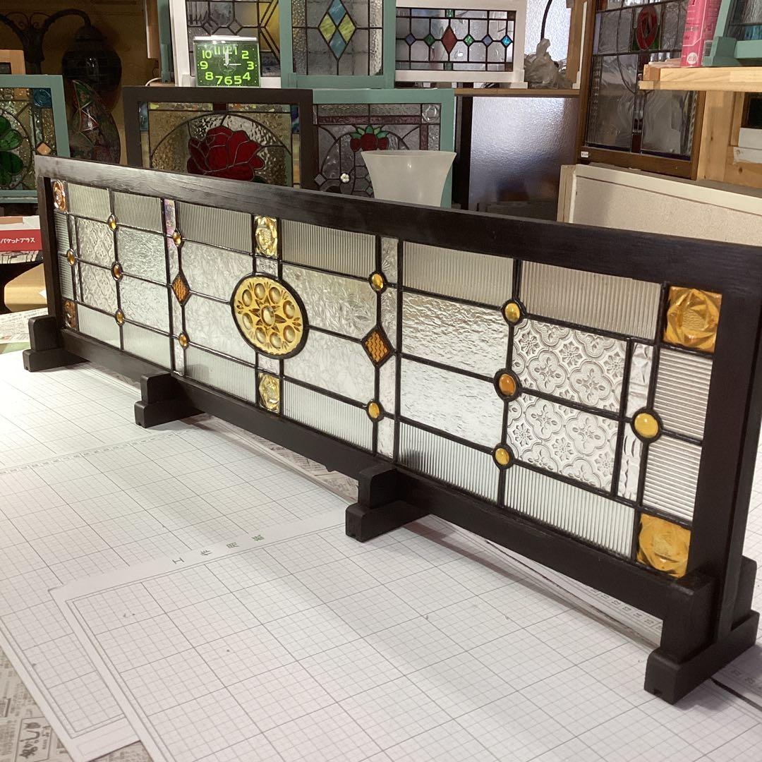 ステンドグラスパネル　パーテーション　アンバーロンデル(1871)チクチク