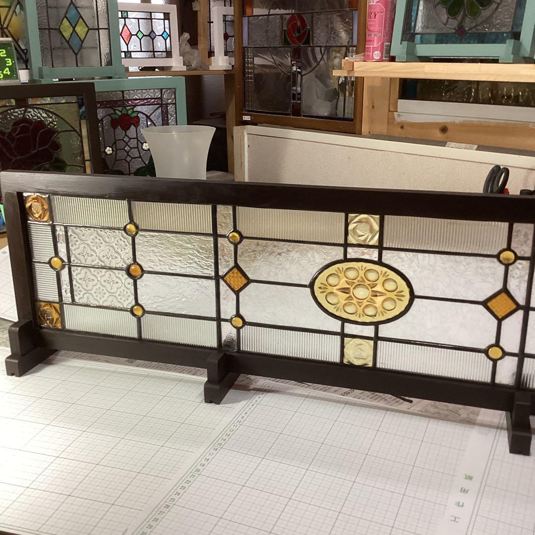 ステンドグラスパネル　パーテーション　アンバーロンデル(1871)チクチク