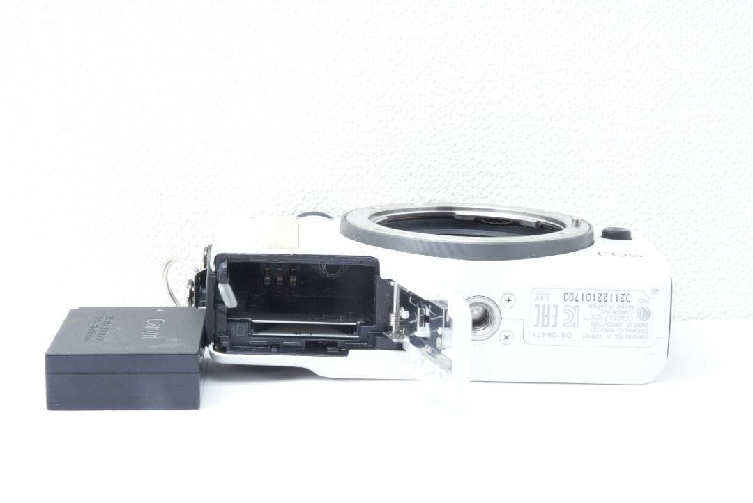 キャノン　Canon EOS M2　ミラーレス一眼ダブルレンズキット　ホワイト