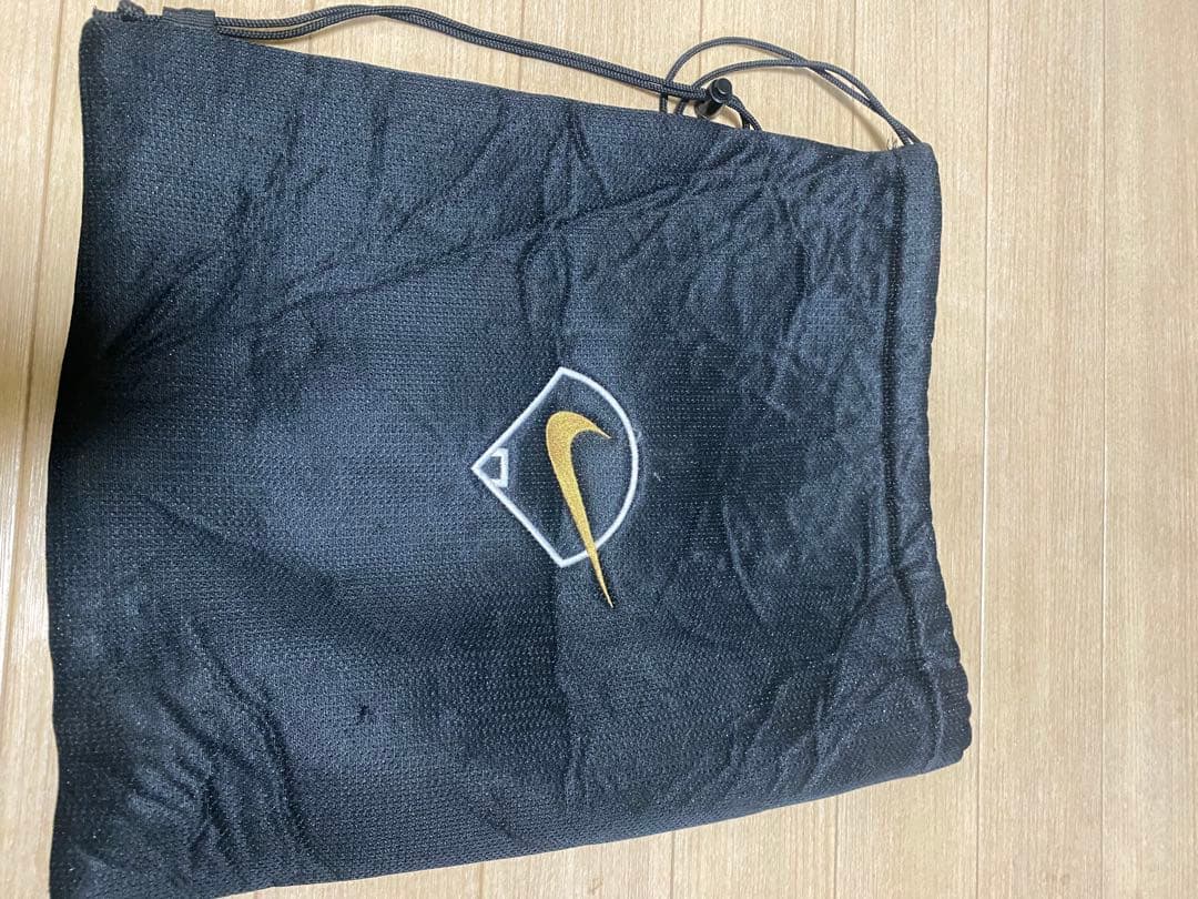 美品Nike 硬式グローブ　ブラック／パープル　 投手　左用　松坂　ケース付き