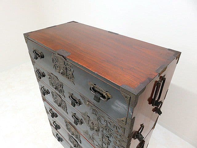 n*u様 黒漆時代箪笥　2段重ね　和箪笥/整理箪笥/着物箪笥　変わり金具/庄内箪