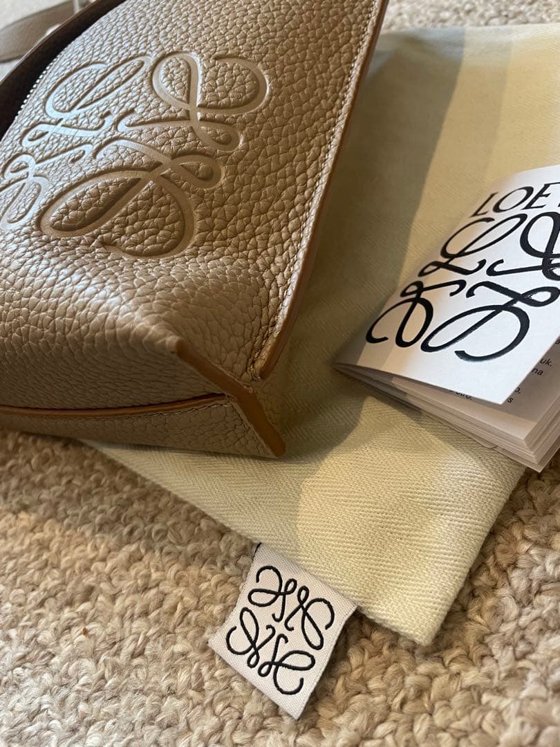 ⭐︎三連休限定値下げ⭐︎未使用！美品！LOEWE バーティカル Tポケット