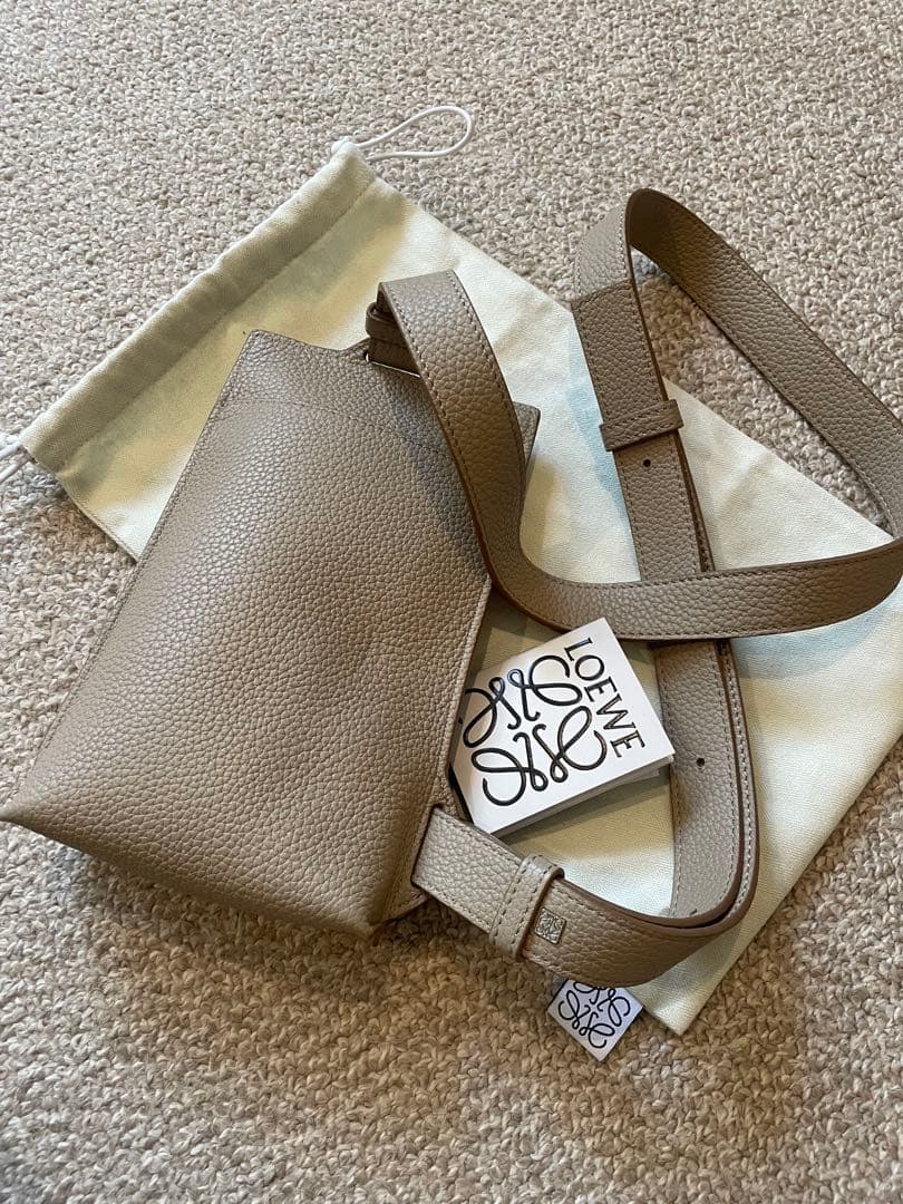 ⭐︎三連休限定値下げ⭐︎未使用！美品！LOEWE バーティカル Tポケット