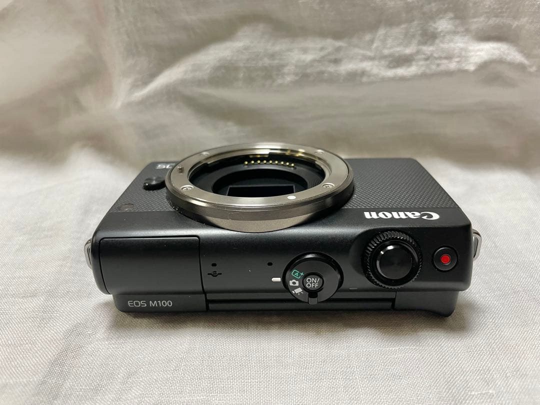 canon EOS M100ダブルレンズキットおまけ付き