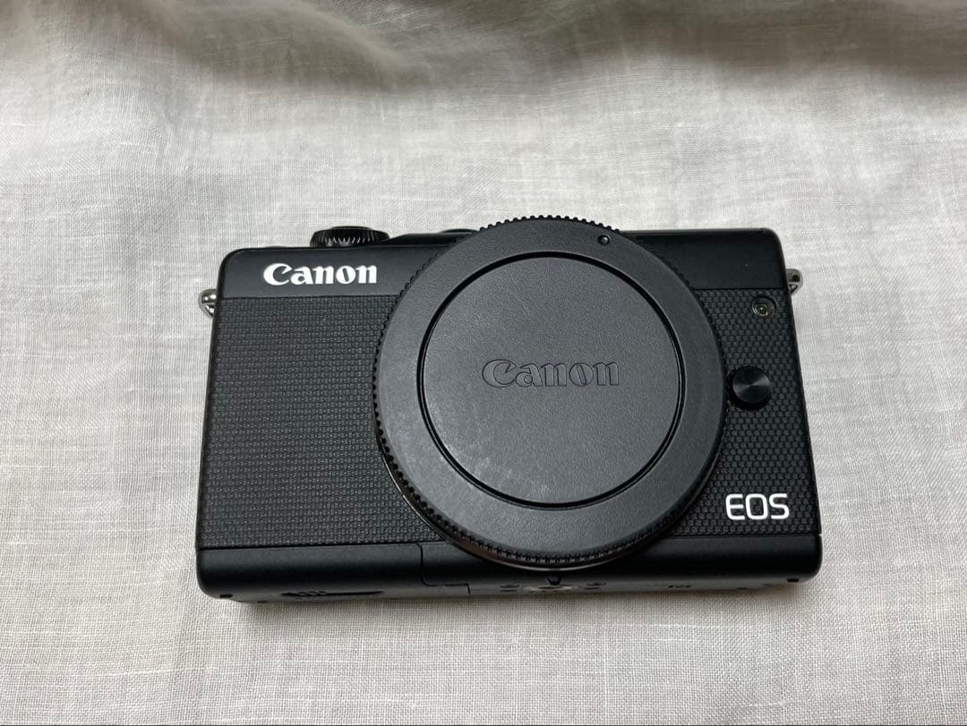 canon EOS M100ダブルレンズキットおまけ付き