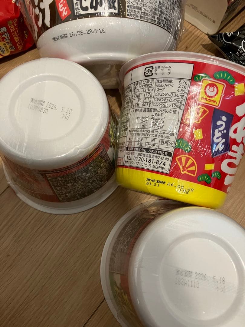 カップ麺　お菓子大容量