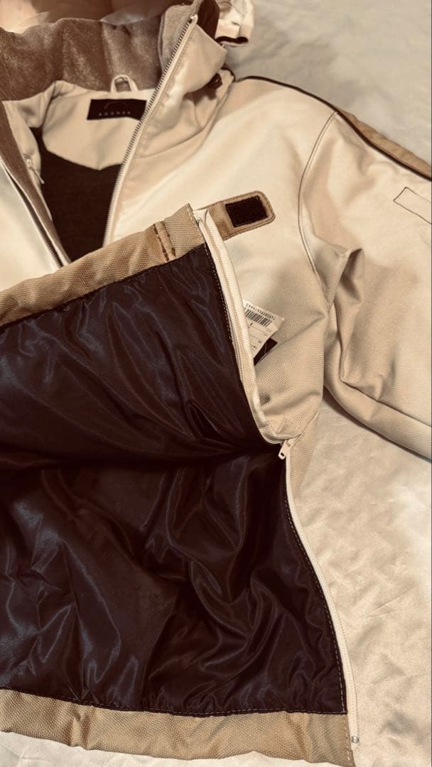 F37 新品パンツ　BOGNER スキーウェア　上下セット　男女兼用　クリーム色